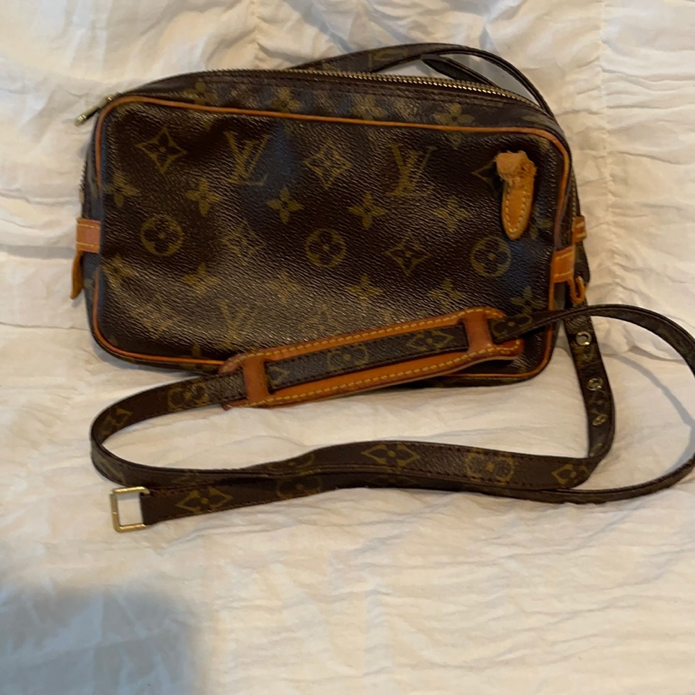 Authentic Louis Vuitton. THIS IS A PROJECT PIECE.